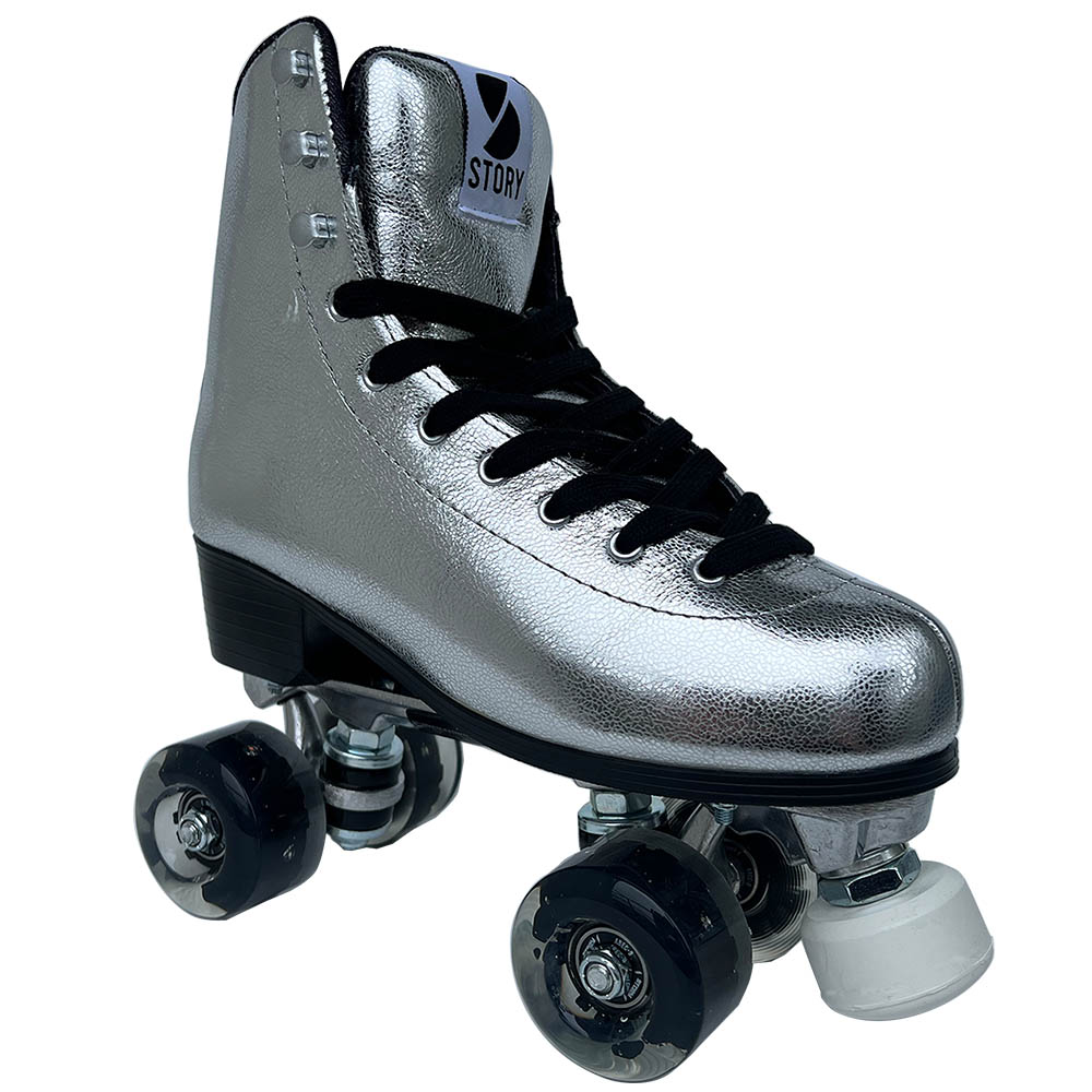 Příběh Disco Suede Quad Skates