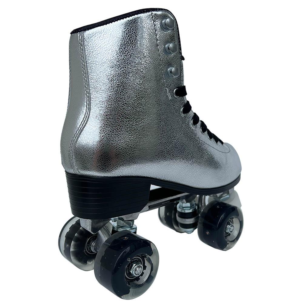 Příběh Disco Suede Quad Skates