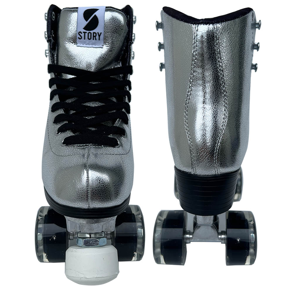 Příběh Disco Suede Quad Skates