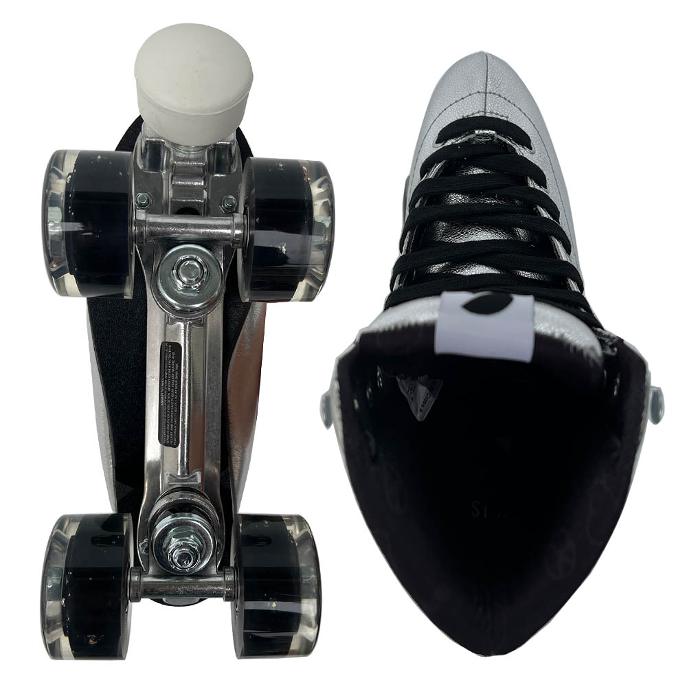 Příběh Disco Suede Quad Skates