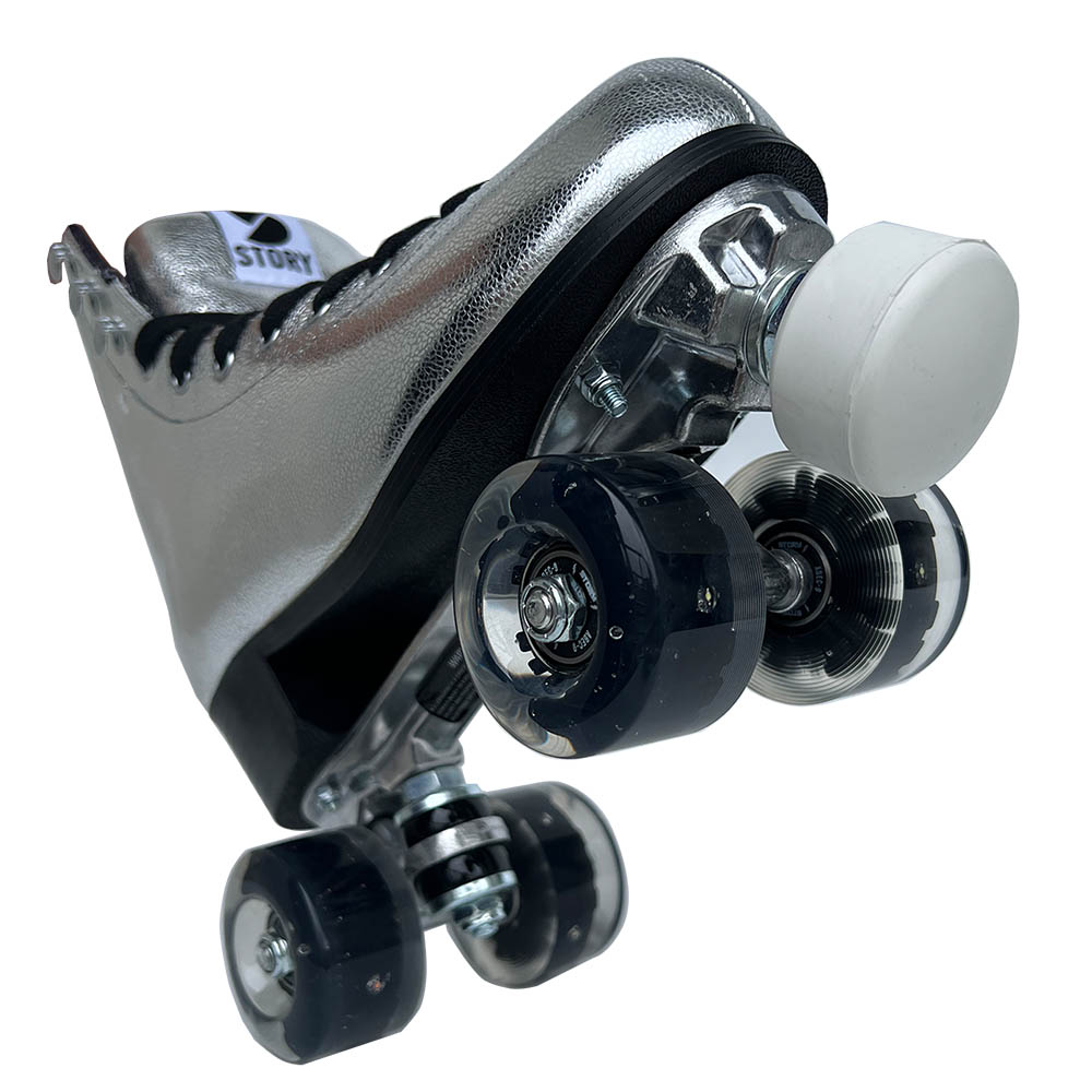 Příběh Disco Suede Quad Skates